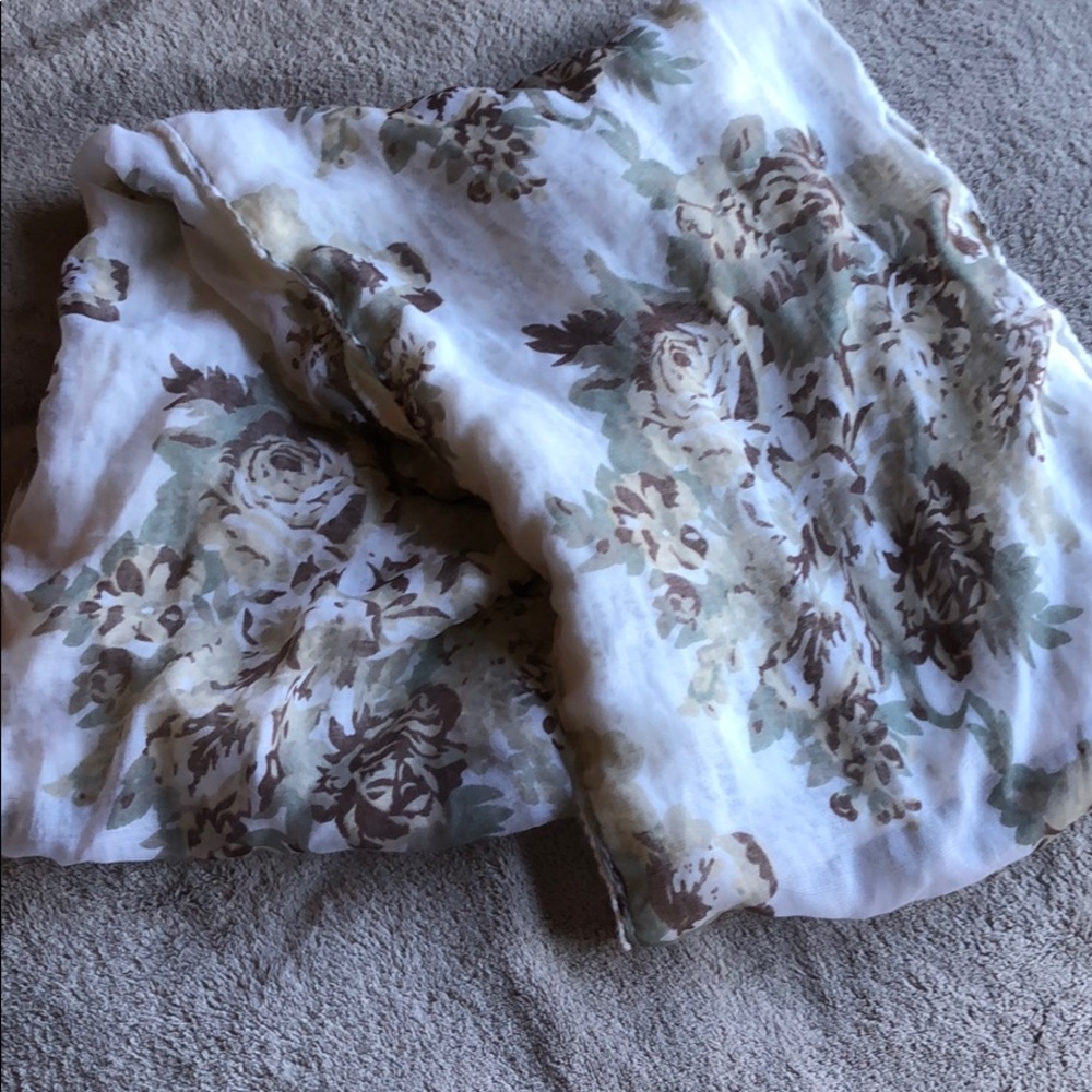 Scarf - Picture 2 of 5